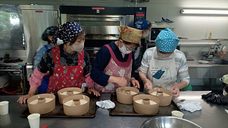 シフォンケーキ作りの様子