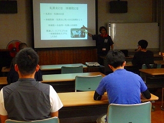 講義を聴く受講生