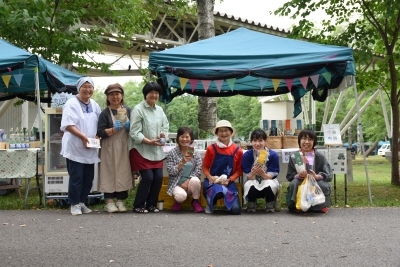 出店者のみなさん（山田さん、三井さん、上田さん、台蔵さん、髙野さん、関口さん、佐藤さん）