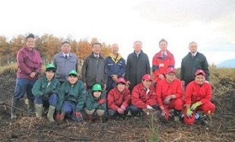士幌高校との防風林造成活動の集合写真