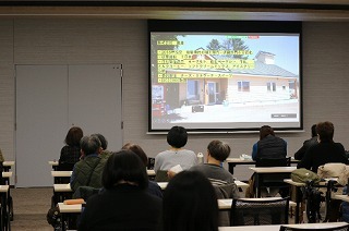 午前中は各講師の事業概要を聞き「私たちの想い」を共有