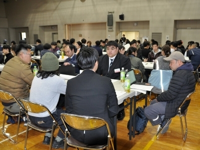 グループワークで青年グループについて意見交換