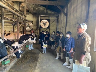梅村さんの話を聞く会員