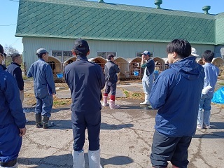 写真2 ほ育を学び熱心に質問する参加者