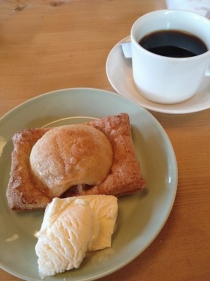 りんご一個を丸ごと使ったアップルパイ