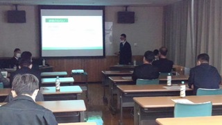 写真3 髙木係長から上士幌町での重点活動及びバイオガスプラント消化液について報告