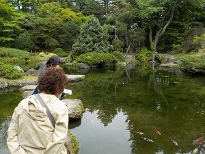 庭園散策の様子