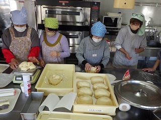 食パンづくりの様子